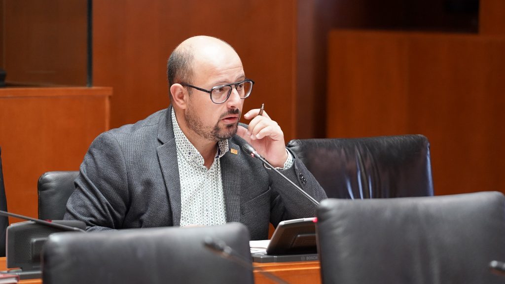 Las Cortes respaldan la iniciativa del PAR para impulsar la lucha contra la sobrepoblación de conejos en Aragón