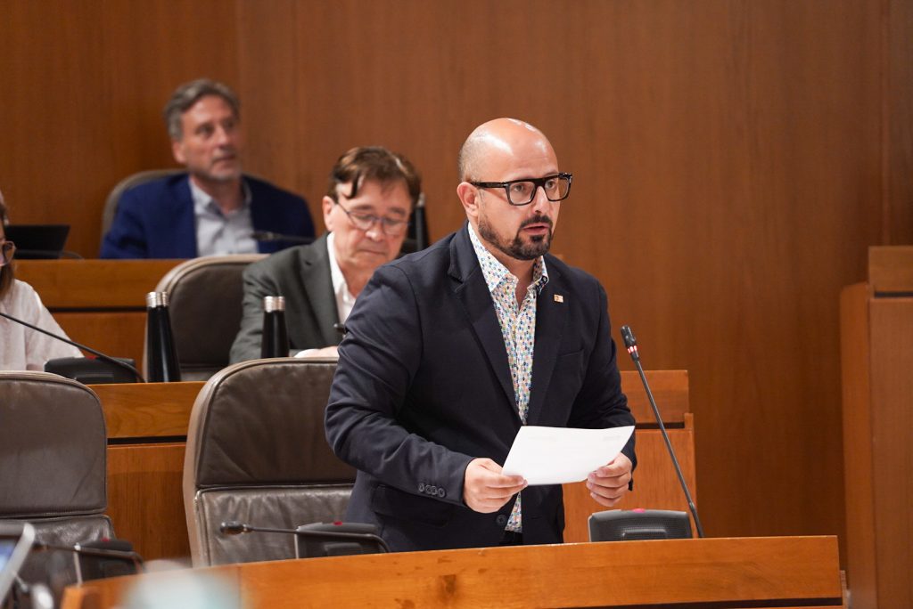 Izquierdo defiende que la Ley de Energía es “la mayor muestra de autogobierno” y “garantizará la instalación de empresas en Aragón”