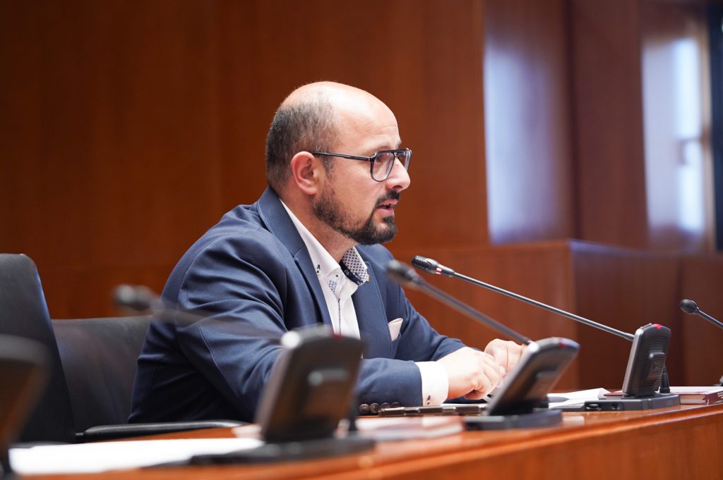 El PAR saca adelante, por unanimidad, una iniciativa para luchar contra el fuego bacteriano e impulsar ayudas para los fruticultores afectados